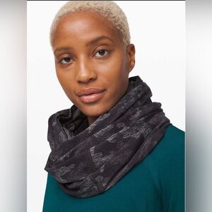Lululemon Vinyasa Scarf *Rulu Incognito Camo HTR Black